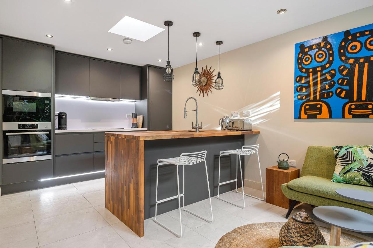 Luxury With 3 Bedrooms Apartment *