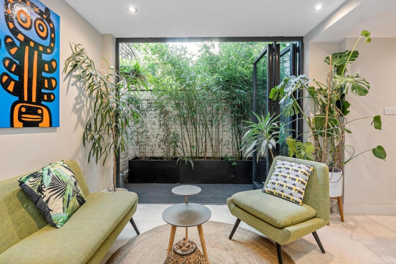 Luxury With 3 Bedrooms * London