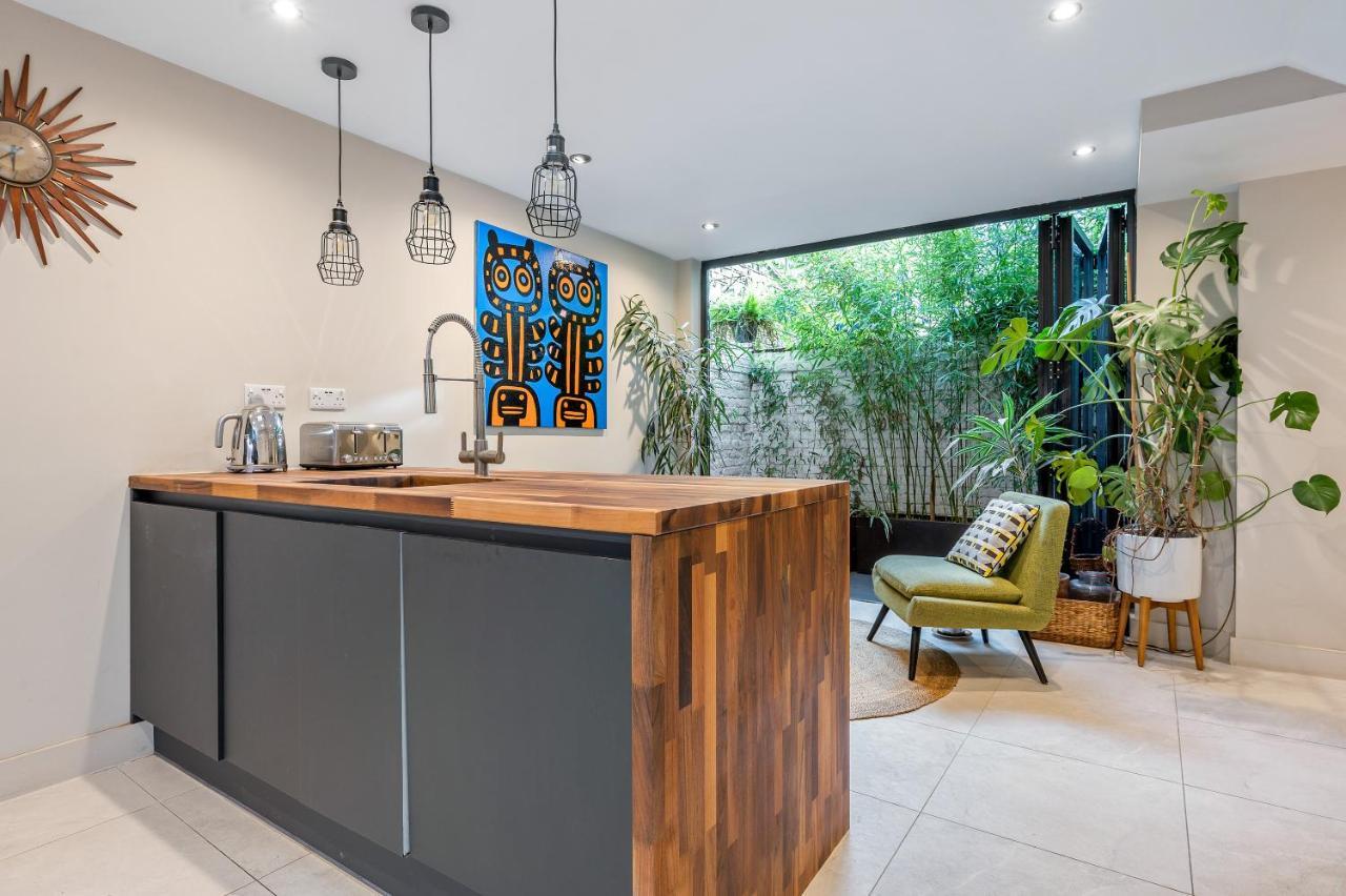 Luxury With 3 Bedrooms Apartment *