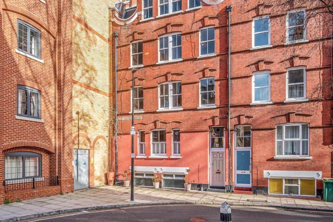 Luxury With 3 Bedrooms * London