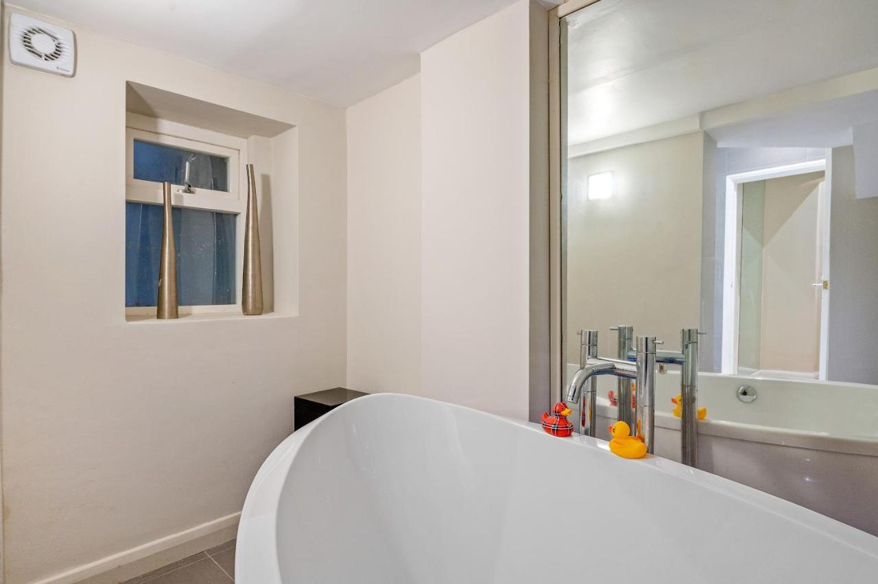 Luxury With 3 Bedrooms Apartment London