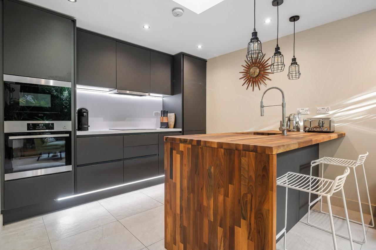 Luxury With 3 Bedrooms Apartment London