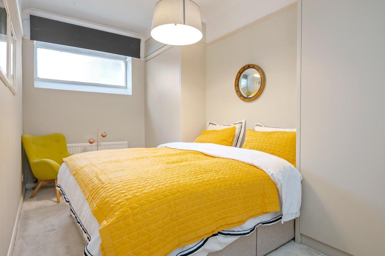 Luxury With 3 Bedrooms Apartment *